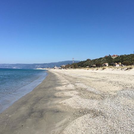 Casa Sulla Spiaggia- Mortelle メッシーナ エクステリア 写真