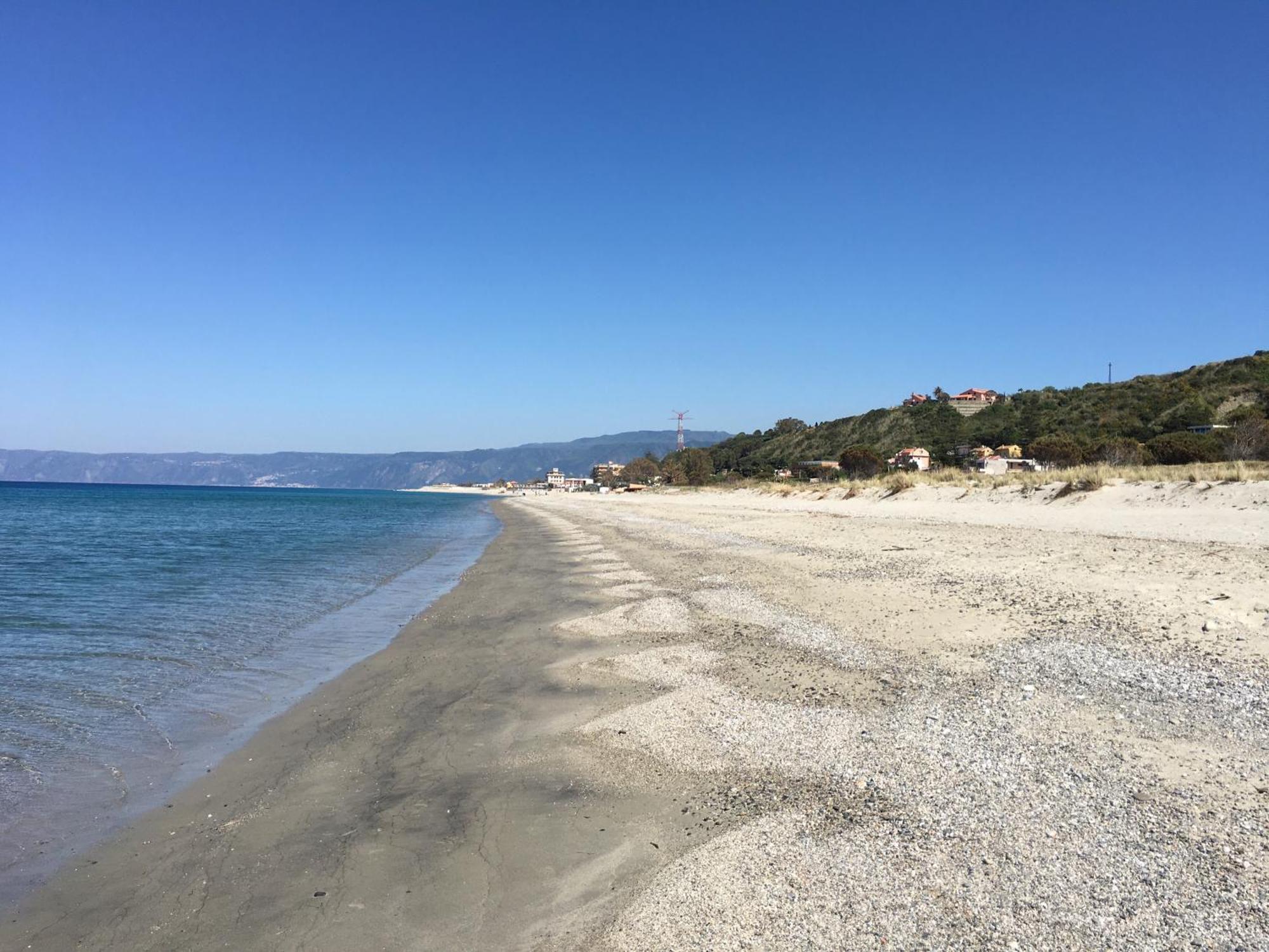 Casa Sulla Spiaggia- Mortelle メッシーナ エクステリア 写真