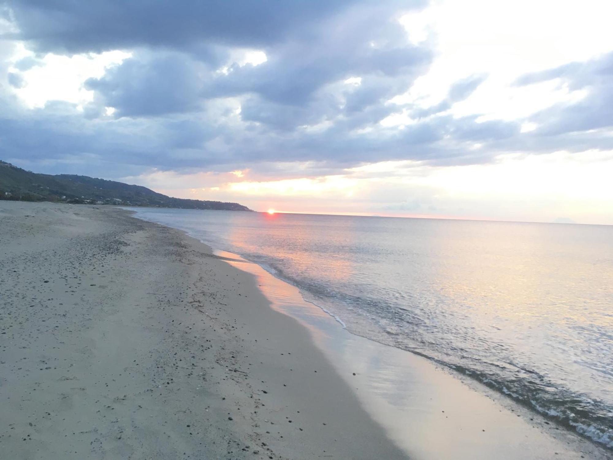 Casa Sulla Spiaggia- Mortelle メッシーナ エクステリア 写真